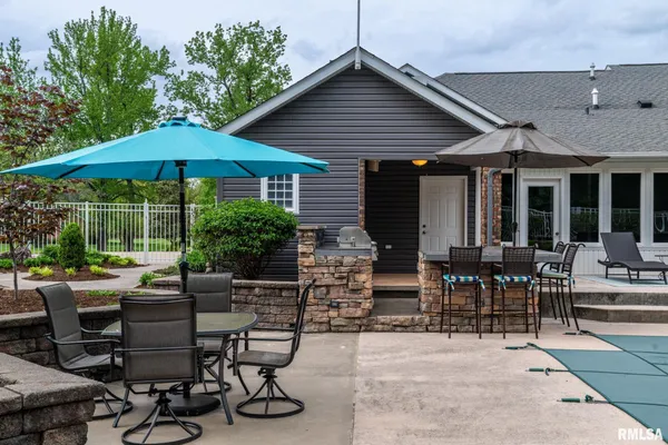 $635,000 | 301 Arbor Drive, Carterville, IL 62918