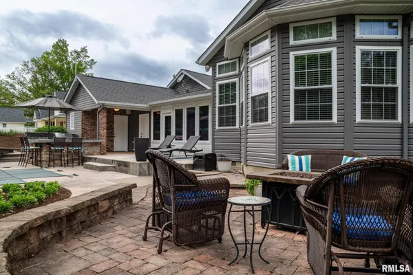 $635,000 | 301 Arbor Drive, Carterville, IL 62918