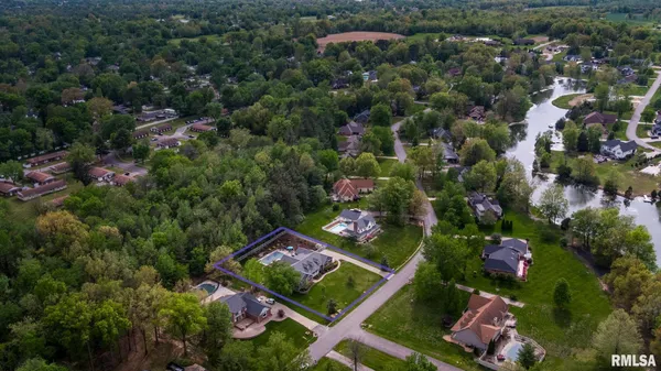 $635,000 | 301 Arbor Drive, Carterville, IL 62918