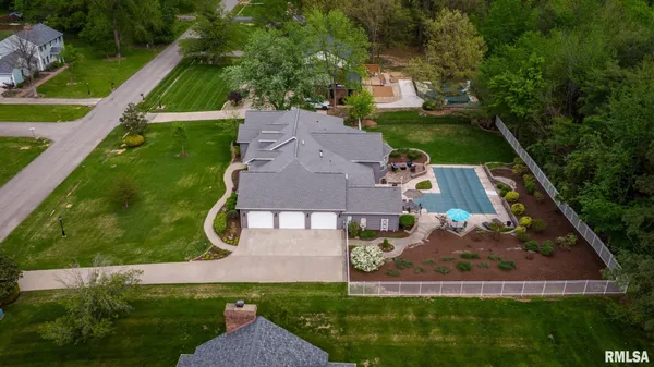 $635,000 | 301 Arbor Drive, Carterville, IL 62918