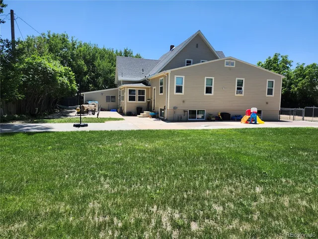 a view of a house with street