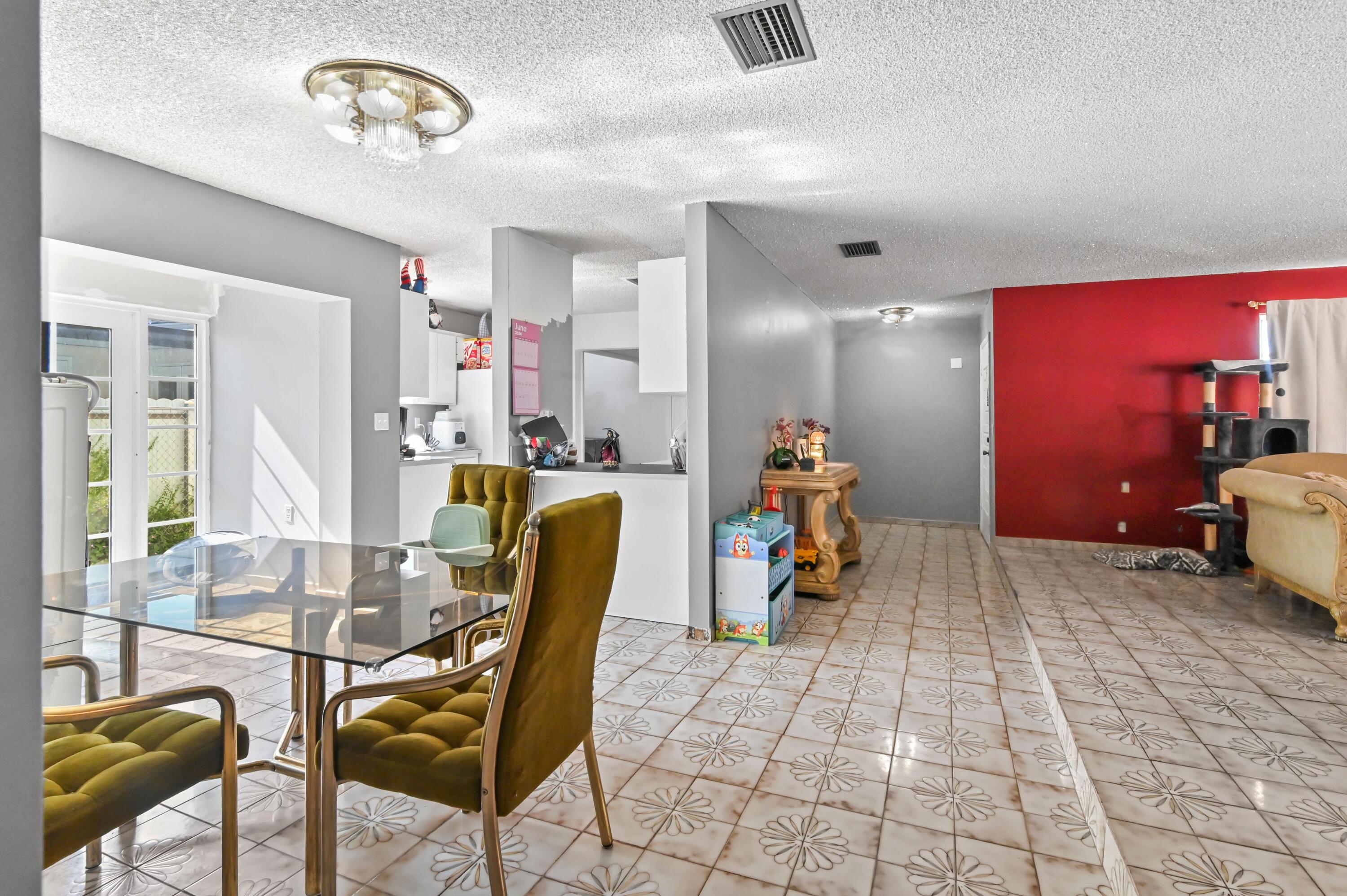 7337 Southwest 21st Street Miami, FL 33155 - Photo 8 of 32 11 Living room 05