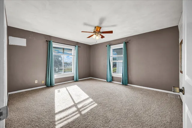 a view of empty room with window