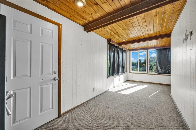 a view of a livingroom with an empty space