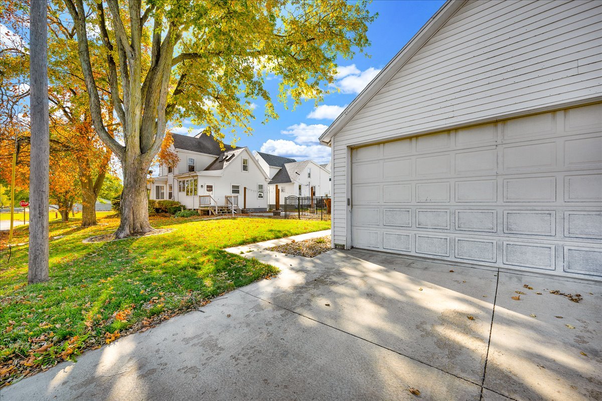 393 East Front Street El Paso, IL 61738 - Photo 9 of 35