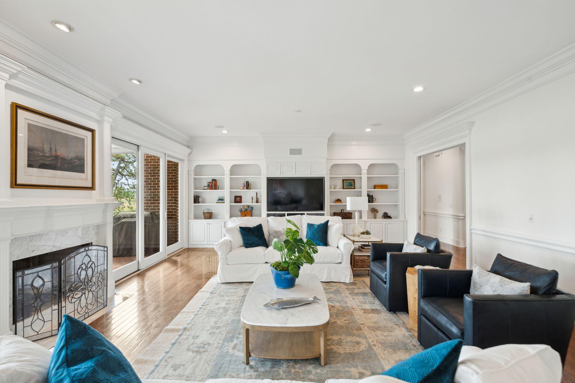 510 Traders Alley Mount Pleasant, SC 29464 - Photo 35 of 81 Living Room