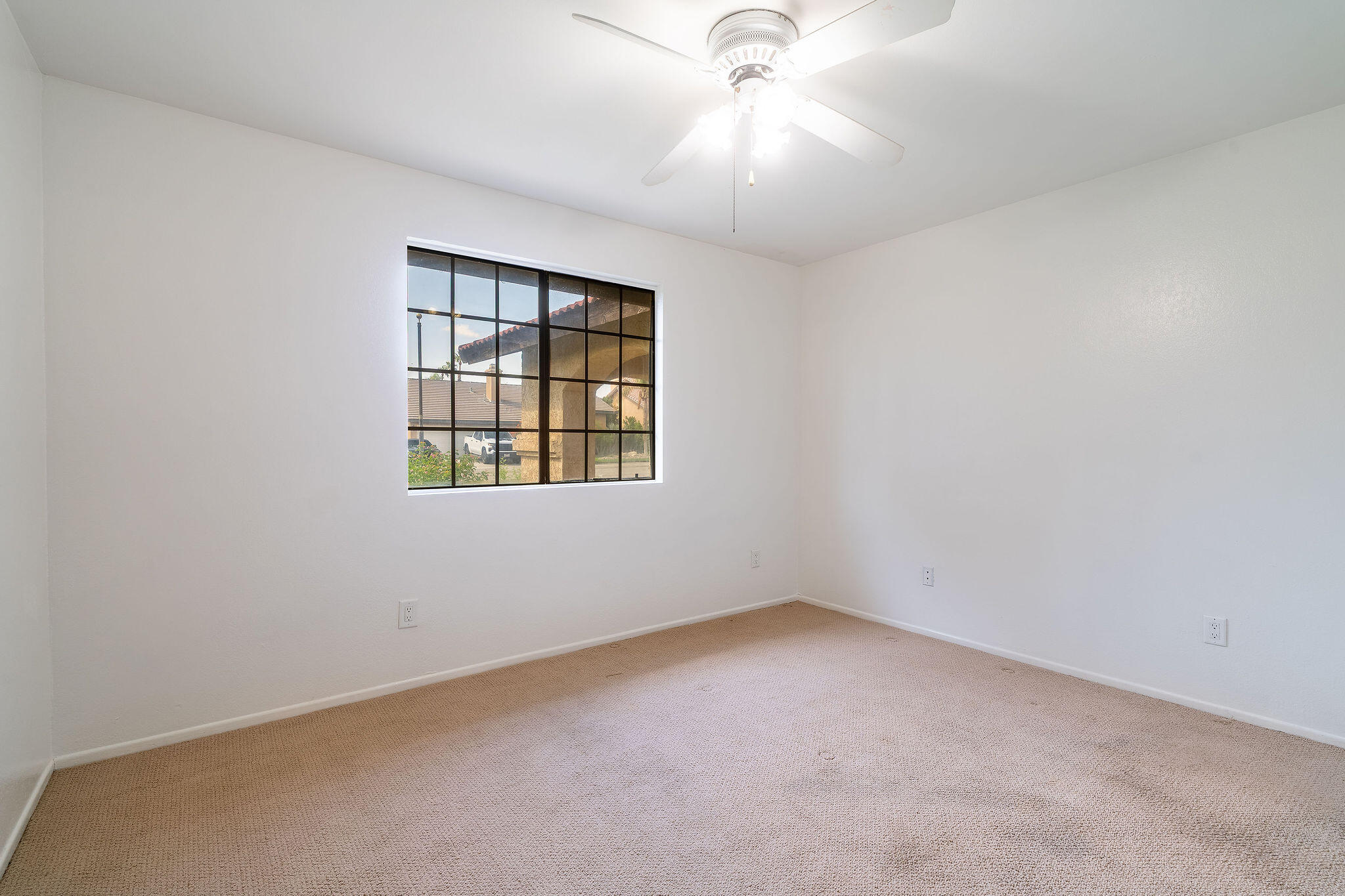 68750 Fortuna Road Cathedral City, CA 92234 - Photo 20 of 42 an empty room with a window