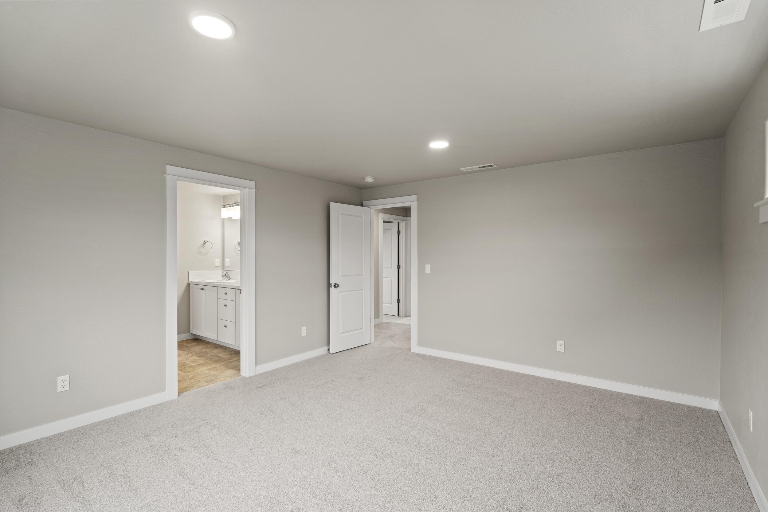 1115 Rutherford Drive Medford, OR 97504 - Photo 12 of 20 15_1115 rutherford drive - 14