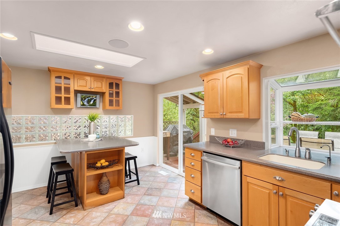 15710 Southeast 166th Place Renton, WA 98058 - Photo 10 of 33 Gallery Image 10