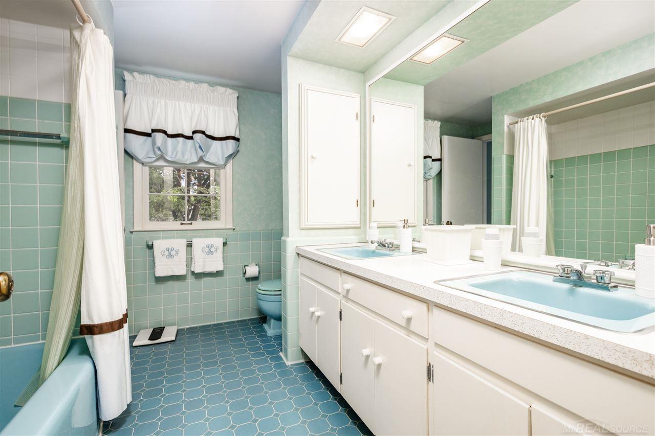 521 Renaud Road Grosse Pointe, MI 48236 - Photo 38 of 89 50035421-37.JPG