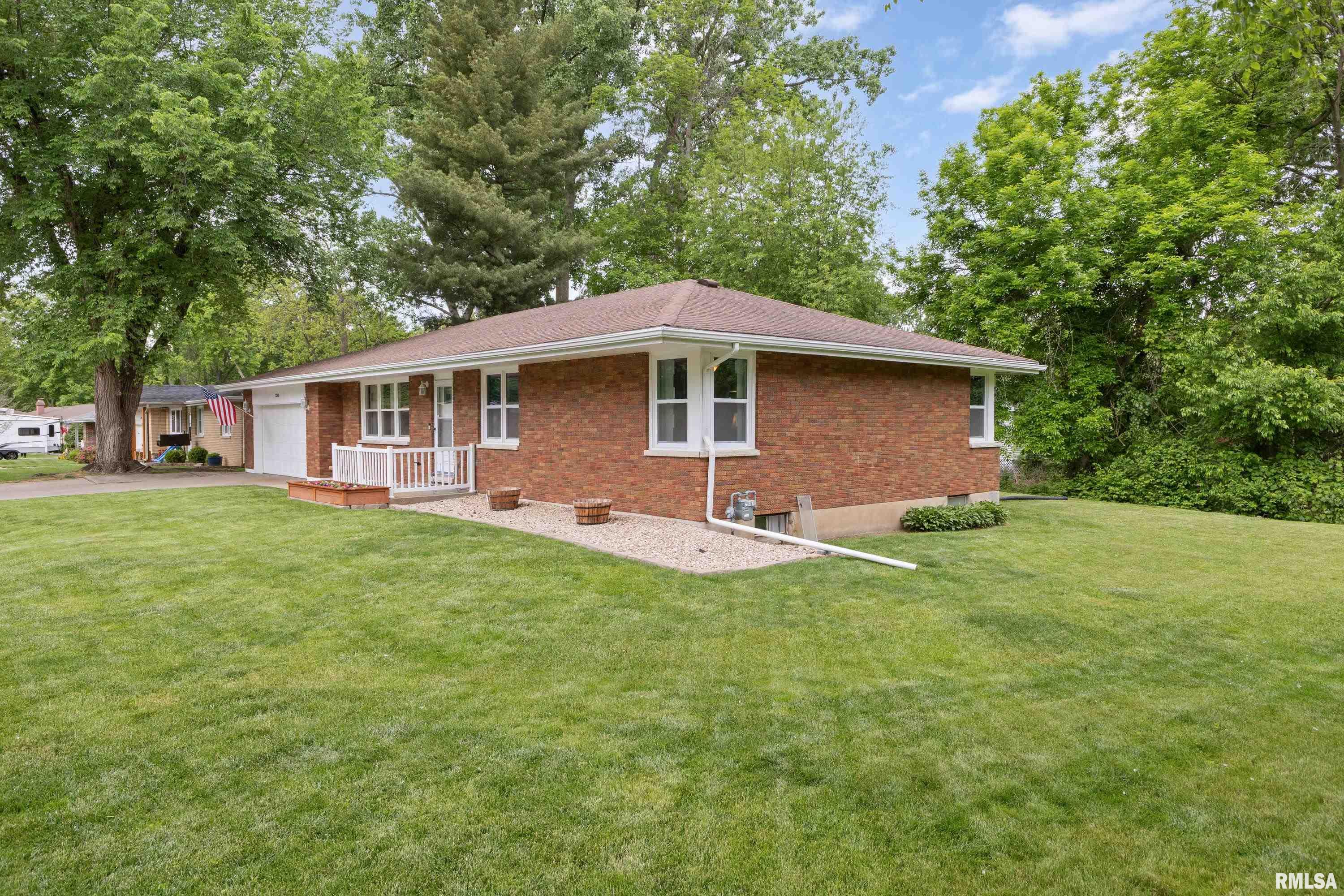1300 Curtis Creek Road Quincy, IL 62301 - Photo 4 of 32