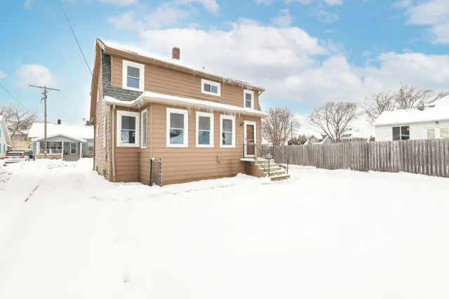 $289,000 | 7413 15th Avenue, Kenosha, WI 53143