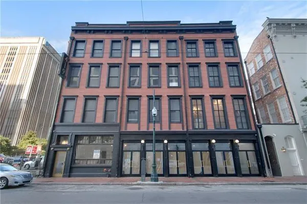 $2,300 | 419 Carondelet Street, Unit 202, New Orleans, LA 70139