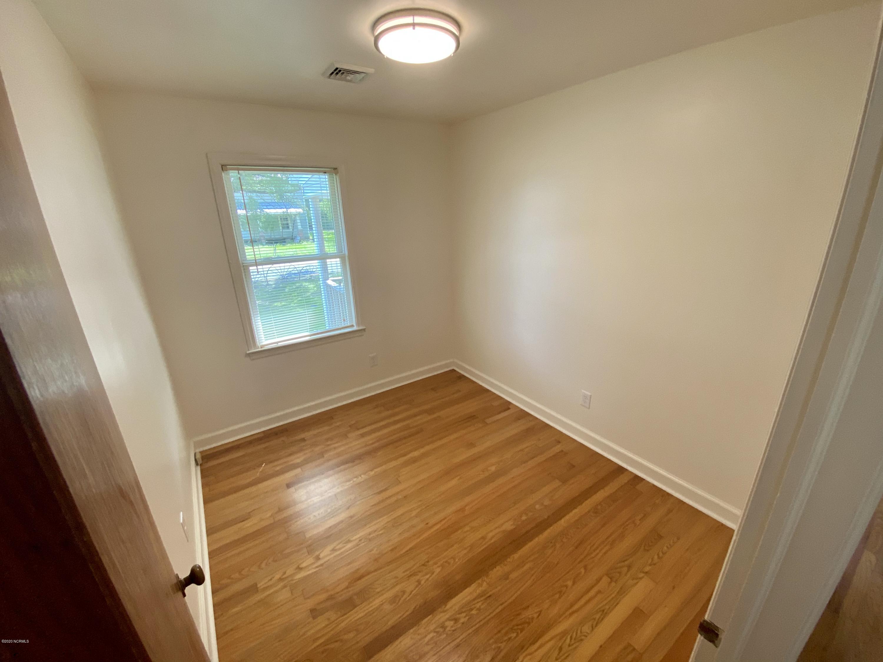 3106 Oaks Road New Bern, NC 28560 - Photo 14 of 25 IMG_2931