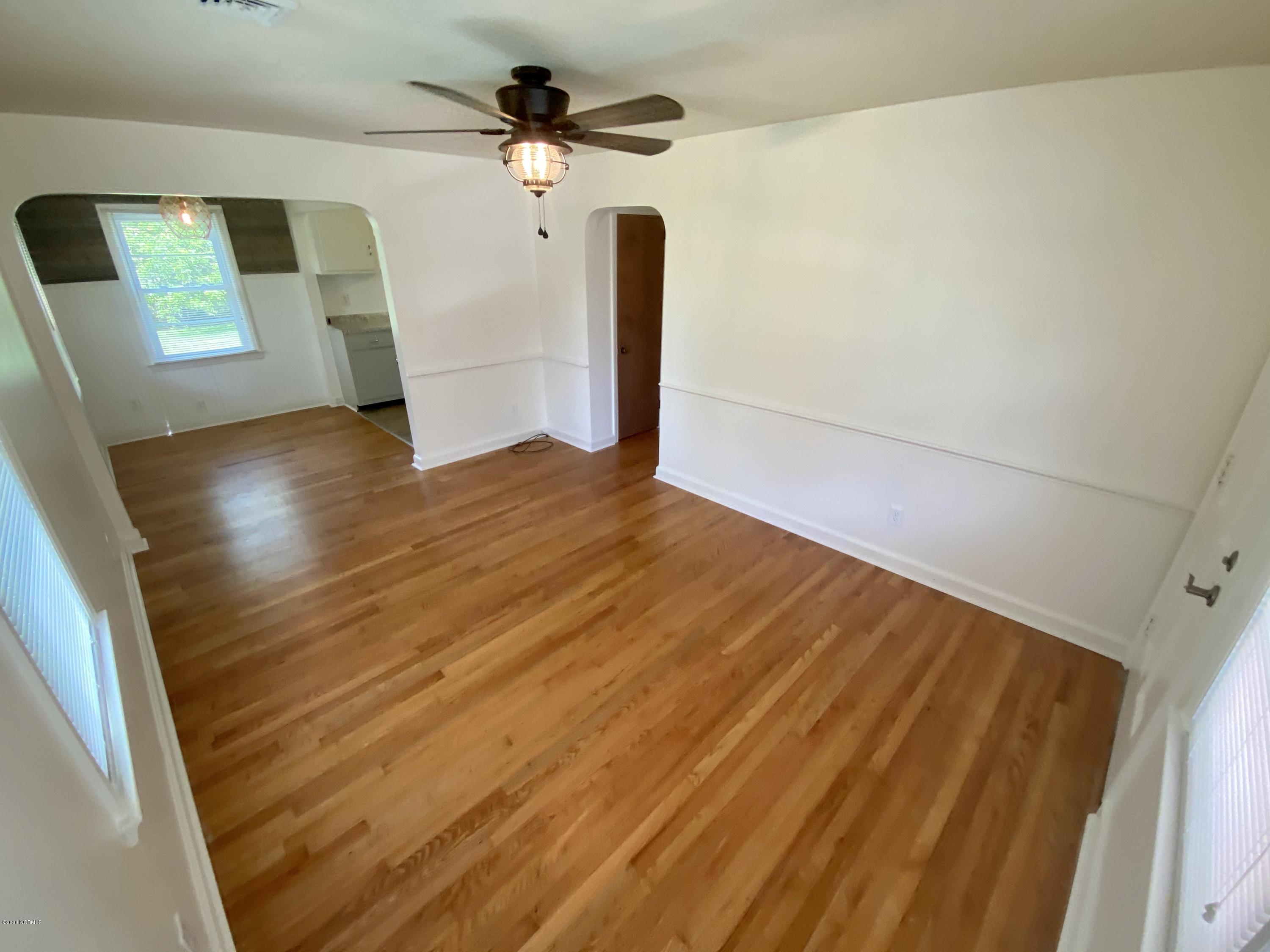 3106 Oaks Road New Bern, NC 28560 - Photo 7 of 25 IMG_2924