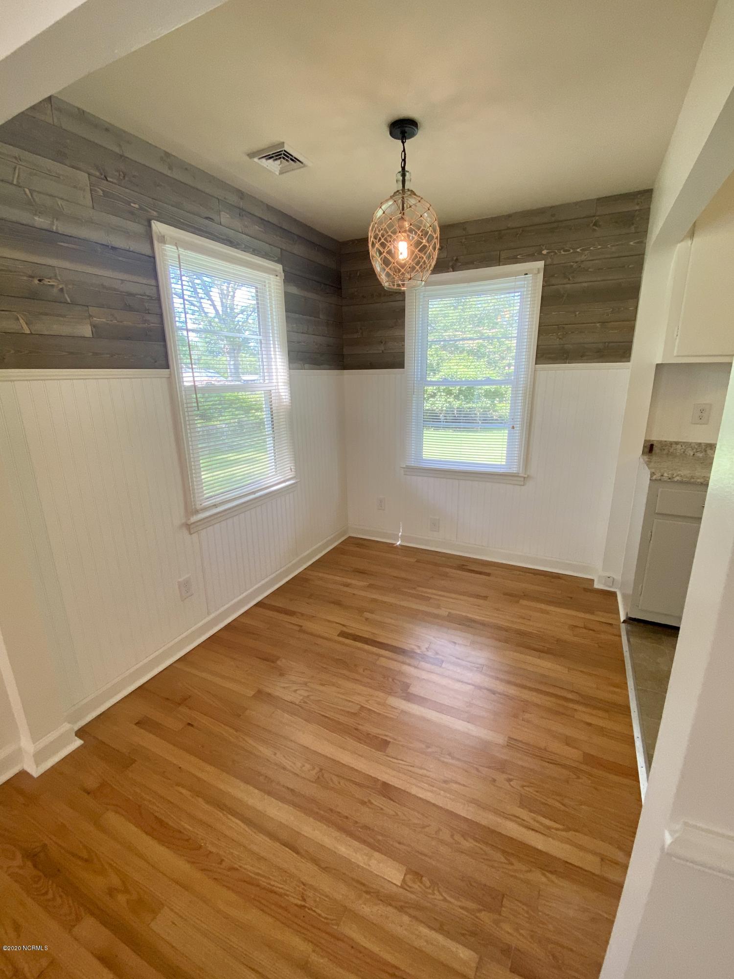 3106 Oaks Road New Bern, NC 28560 - Photo 9 of 25 IMG_2926