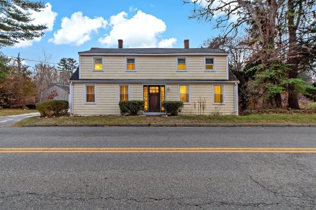 978 Point Road Marion, MA 02738 - Photo 1 of 38 a front view of a house