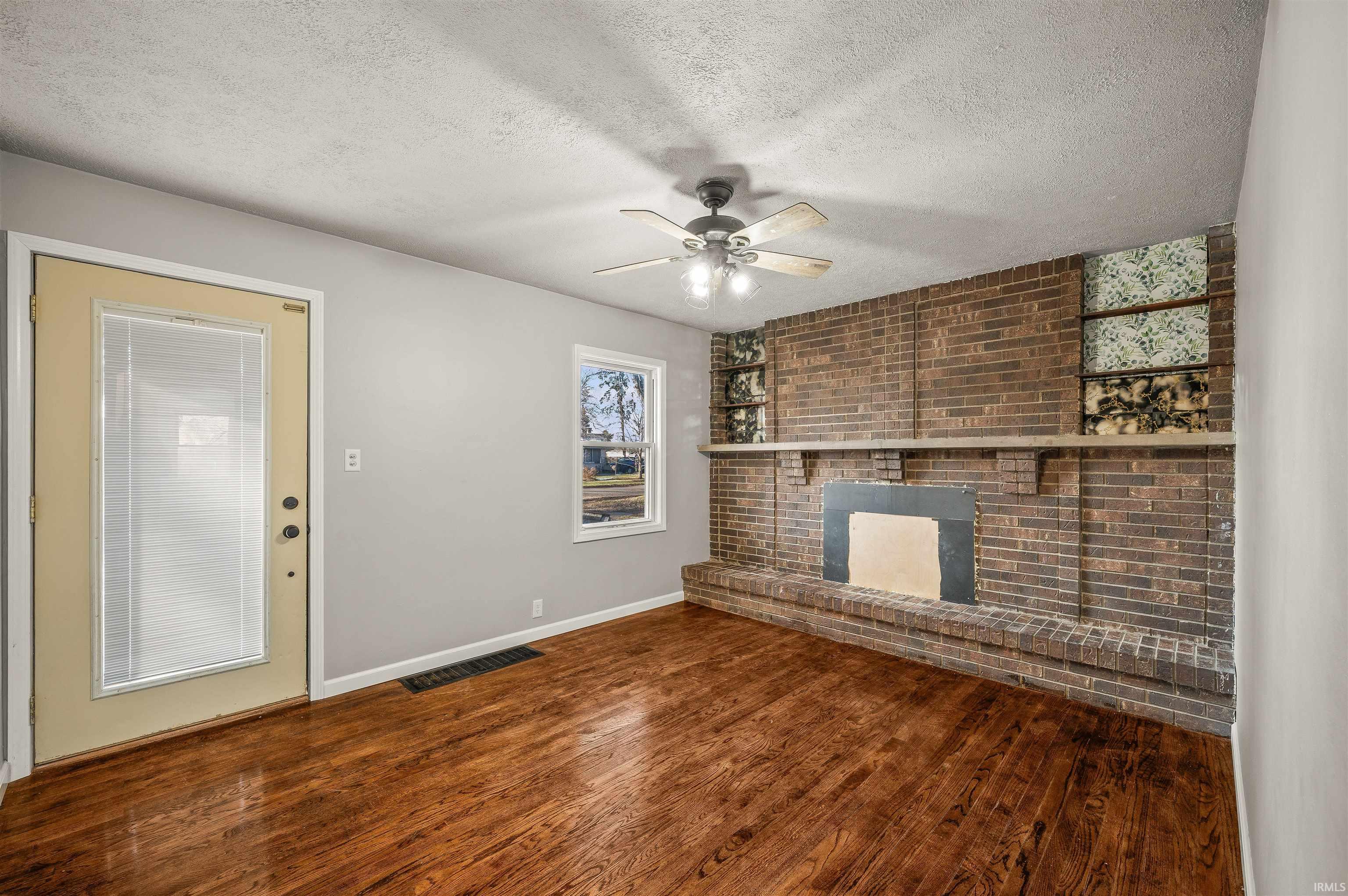 52236 Myrtle Avenue South Bend, IN 46637 - Photo 3 of 32