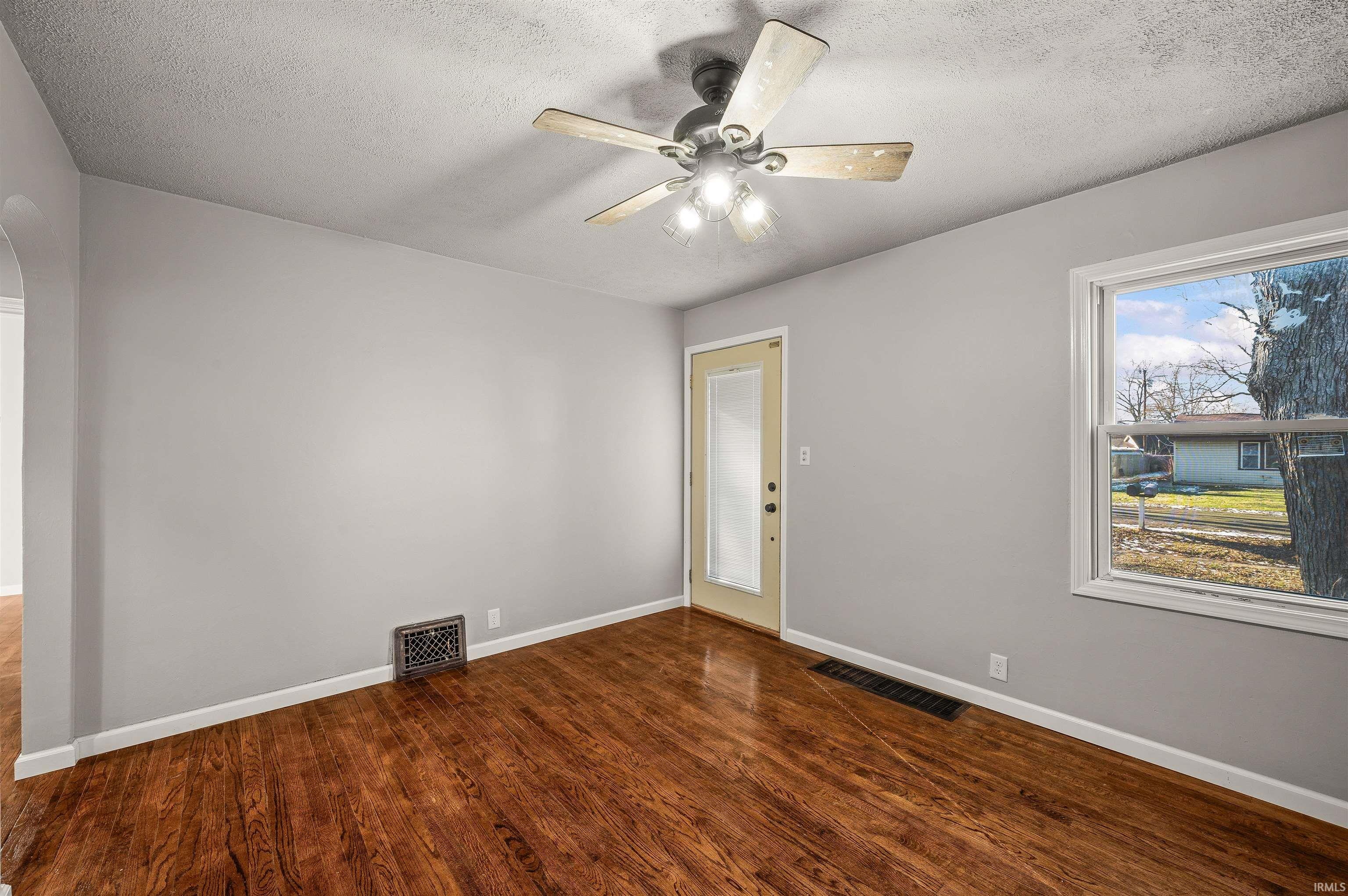 52236 Myrtle Avenue South Bend, IN 46637 - Photo 4 of 32