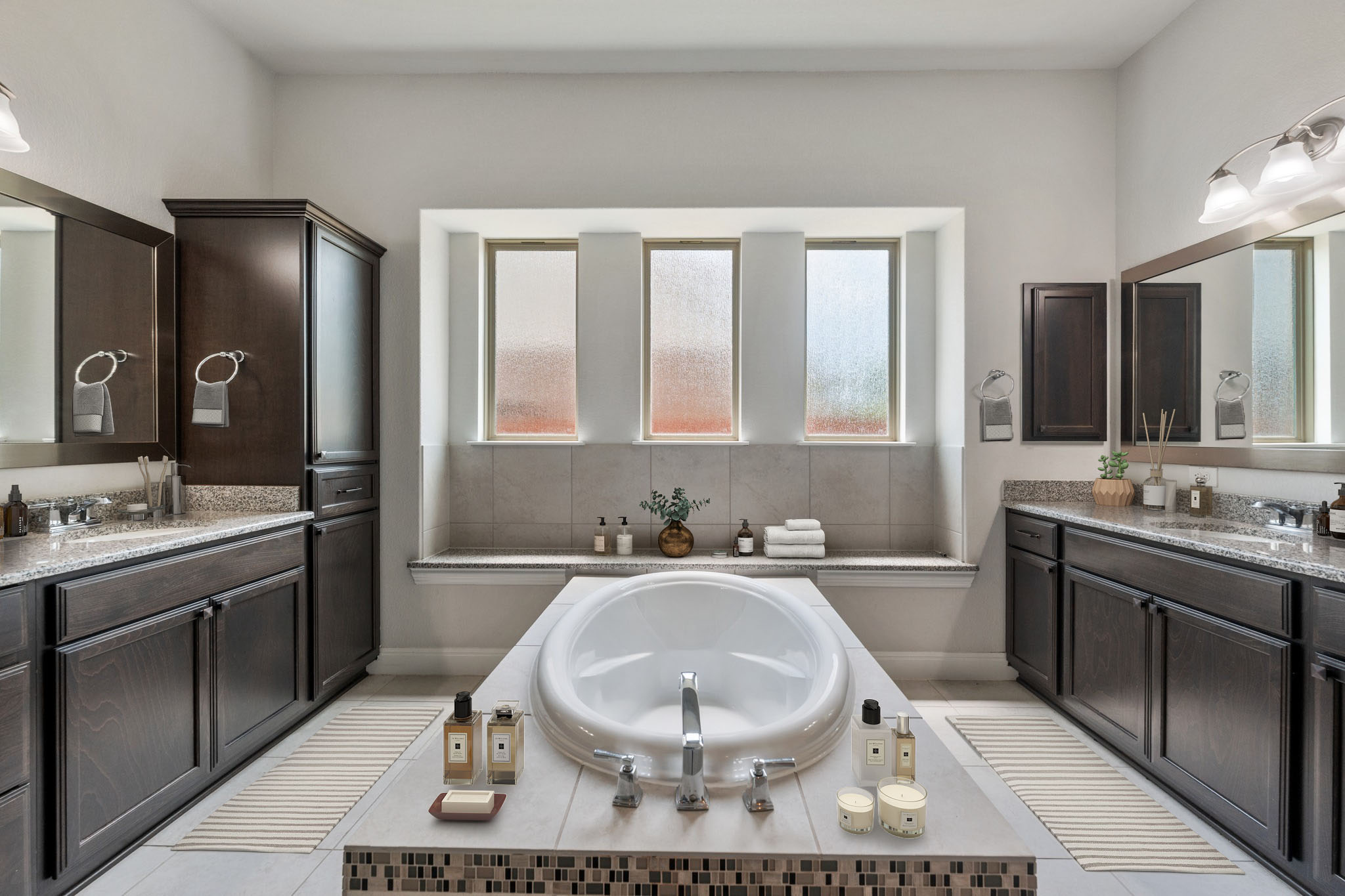 2709 Steece Way Leander, TX 78641 - Photo 29 of 39 a bathroom with a toilet a sink a mirror and a bathtub
