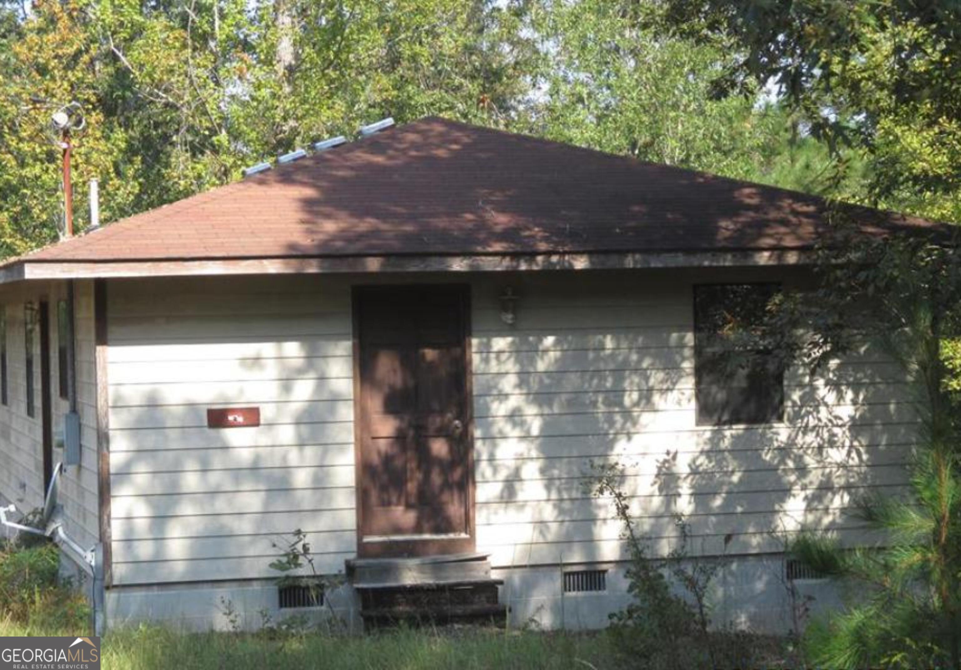 456 Horseshoe Circle Macon, GA 31217 - Photo 3 of 34 a small pool with outdoor seating