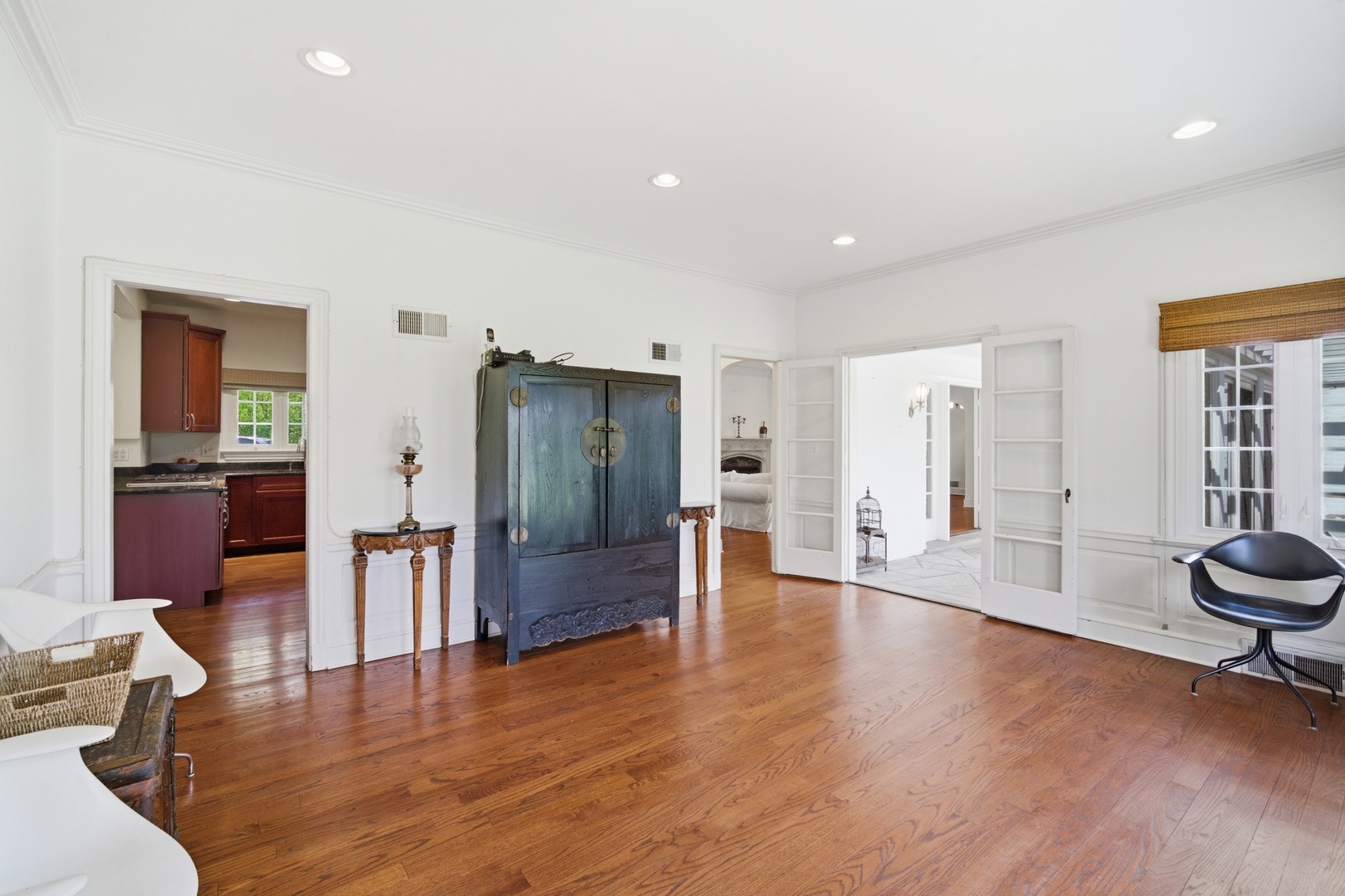700 South Waukegan Road Lake Forest, IL 60045 - Photo 7 of 22 a view of a livingroom with furniture and wooden floor