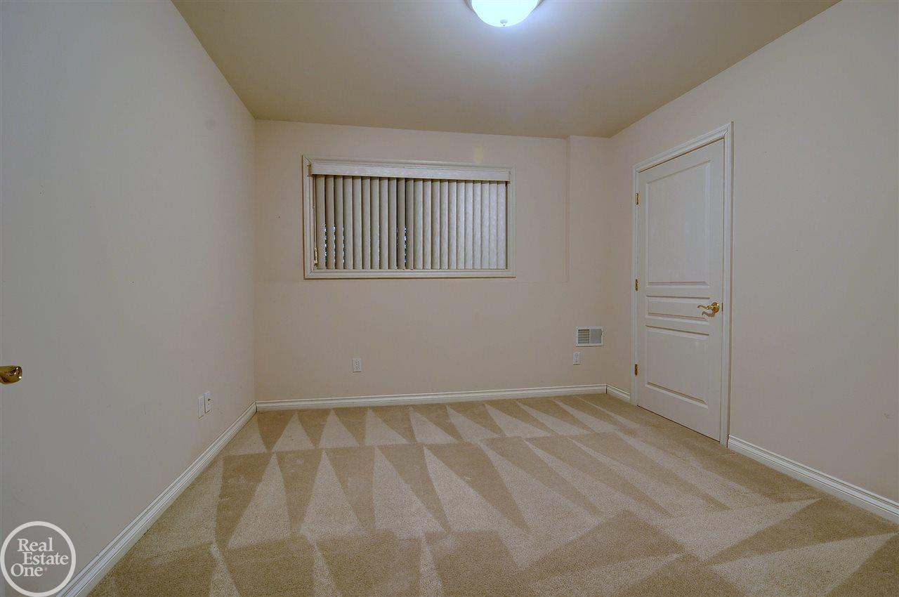 538 Springview Drive Rochester, MI 48307 - Photo 51 of 58 50031002-50.JPG