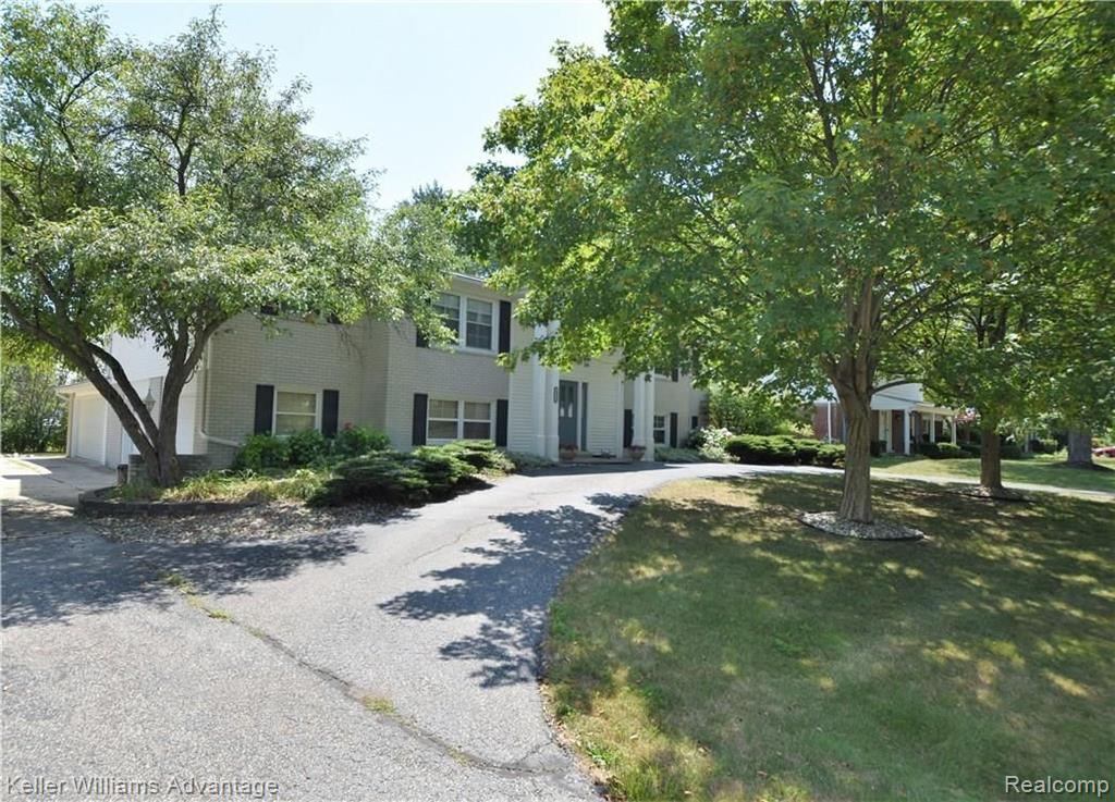 29999 Barwell Road Farmington Hills, MI 48334 - Photo 1 of 43