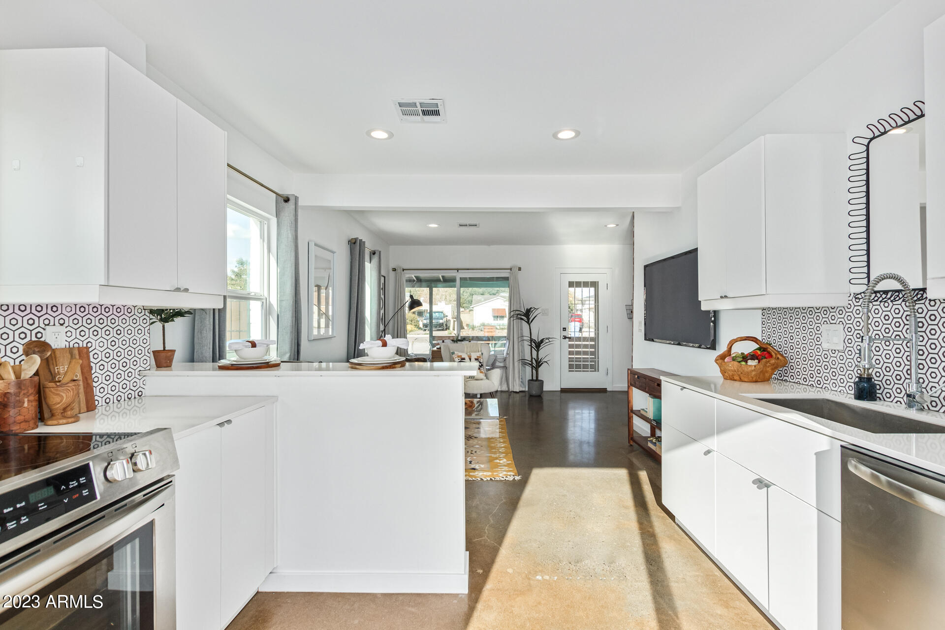 2734 North Greenfield Road Phoenix, AZ 85006 - Photo 18 of 27 12 - Greenfield