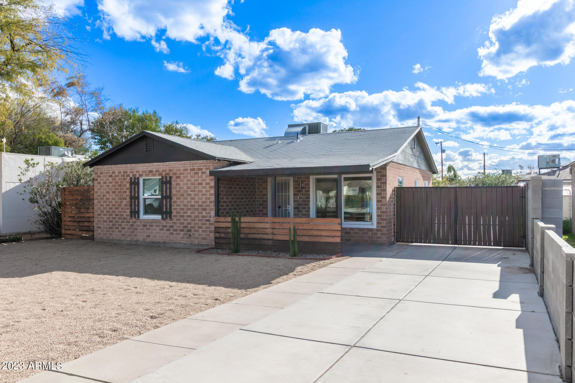 2734 North Greenfield Road Phoenix, AZ 85006 - Photo 2 of 27 02 - Greenfield