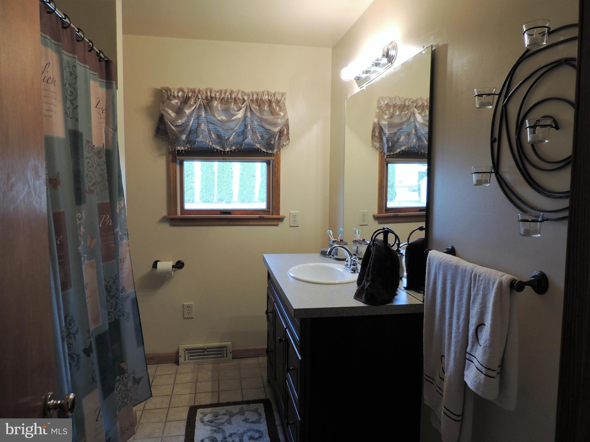 27 Middle Spring Road Shippensburg, PA 17257 - Photo 12 of 19 Bath