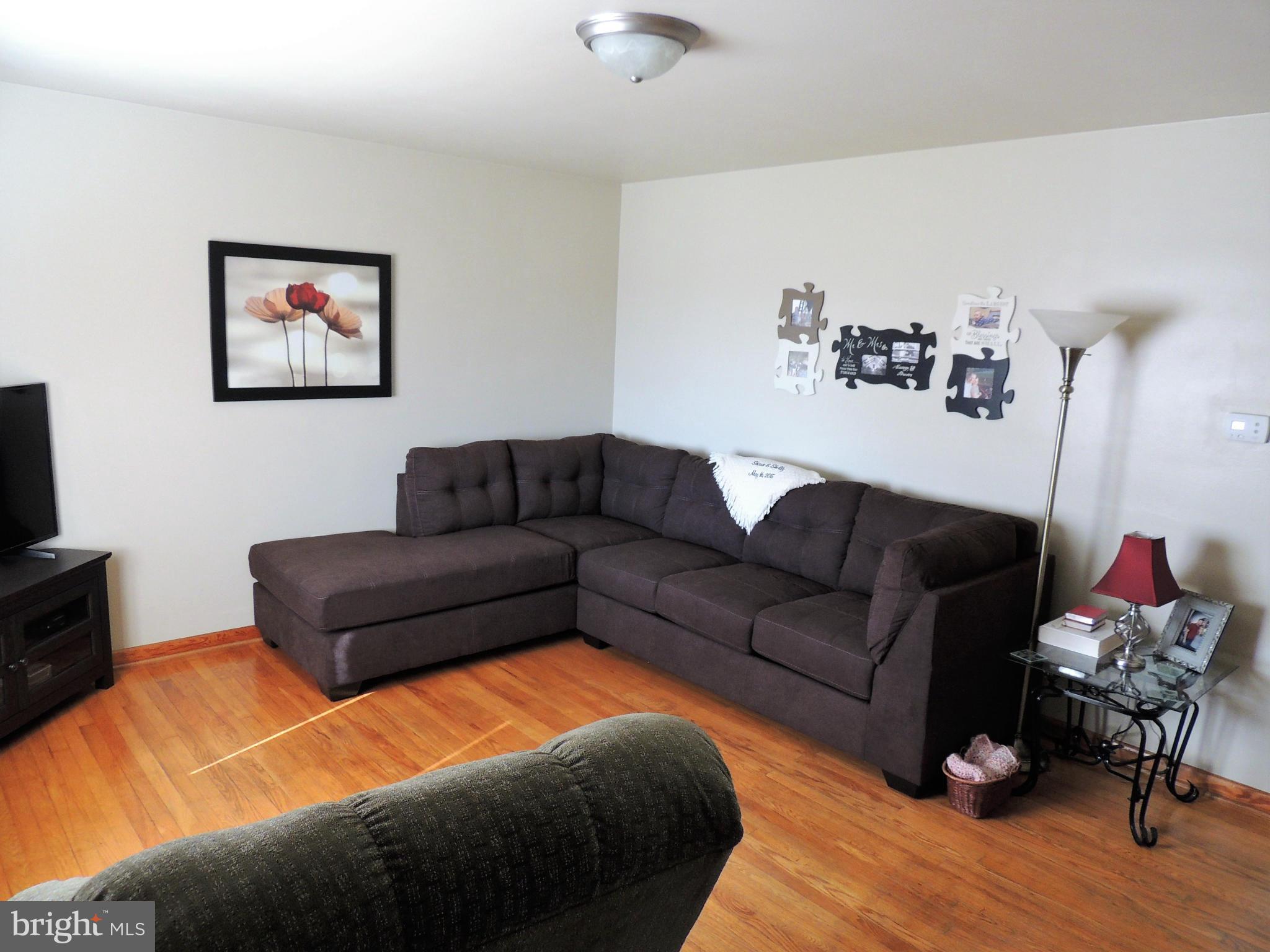 27 Middle Spring Road Shippensburg, PA 17257 - Photo 7 of 19 Living Room