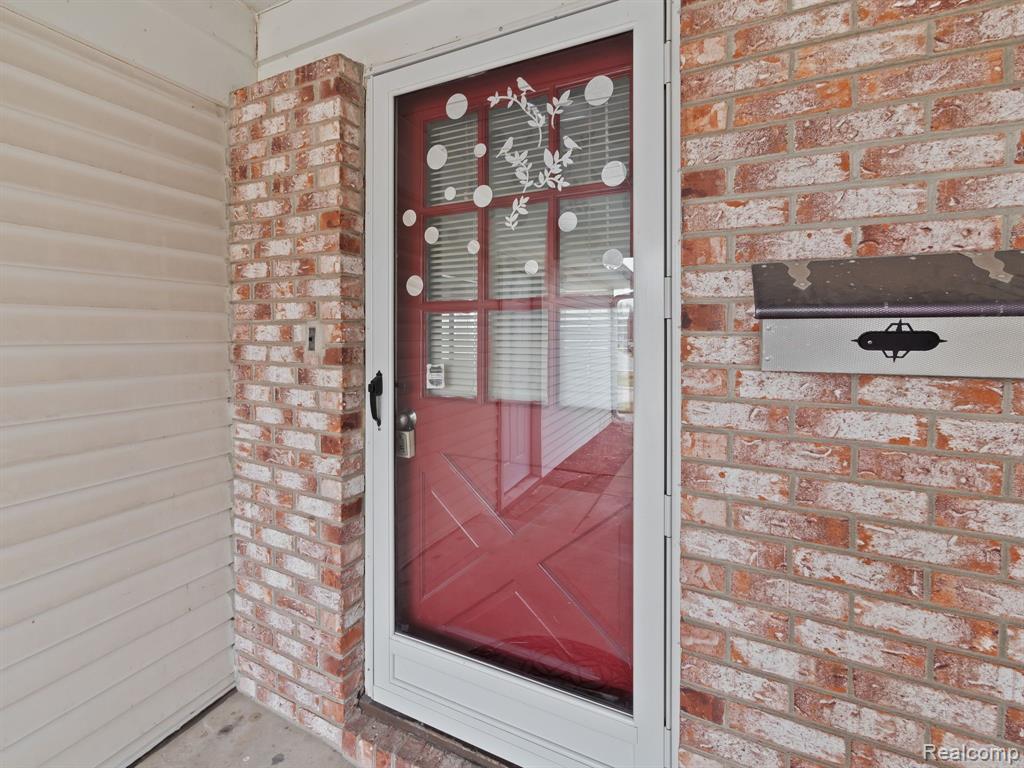 46733 Shelby Road Utica, MI 48317 - Photo 2 of 25