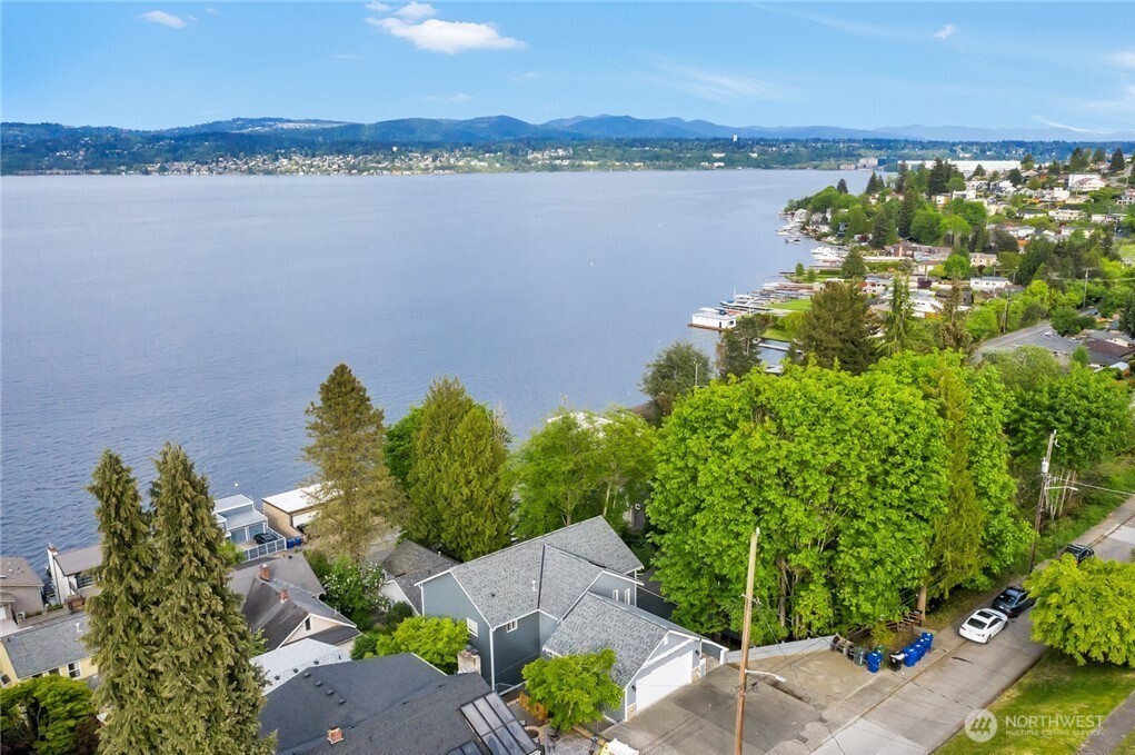 9844 Arrowsmith Avenue South Seattle, WA 98118 - Photo 2 of 38