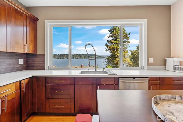 $1,339,995 | 9844 Arrowsmith Avenue South, Seattle, WA 98118