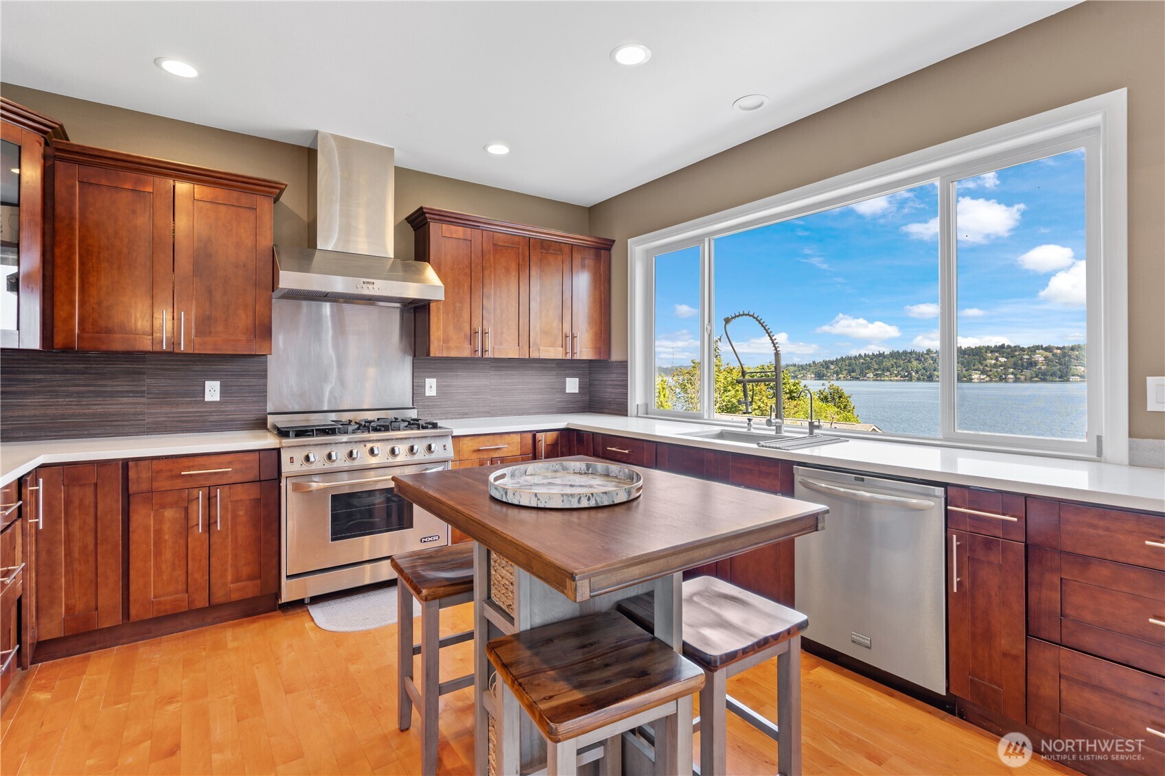 9844 Arrowsmith Avenue South Seattle, WA 98118 - Photo 22 of 38