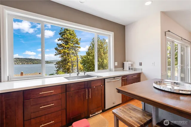 $1,339,995 | 9844 Arrowsmith Avenue South, Seattle, WA 98118