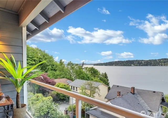 $1,339,995 | 9844 Arrowsmith Avenue South, Seattle, WA 98118
