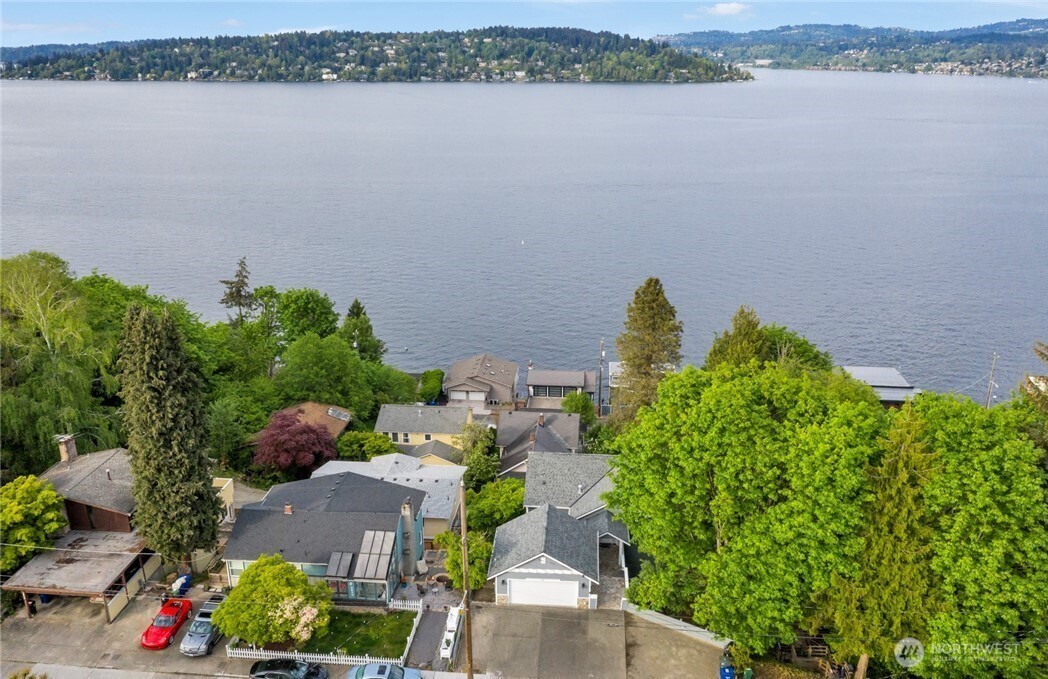 9844 Arrowsmith Avenue South Seattle, WA 98118 - Photo 4 of 38