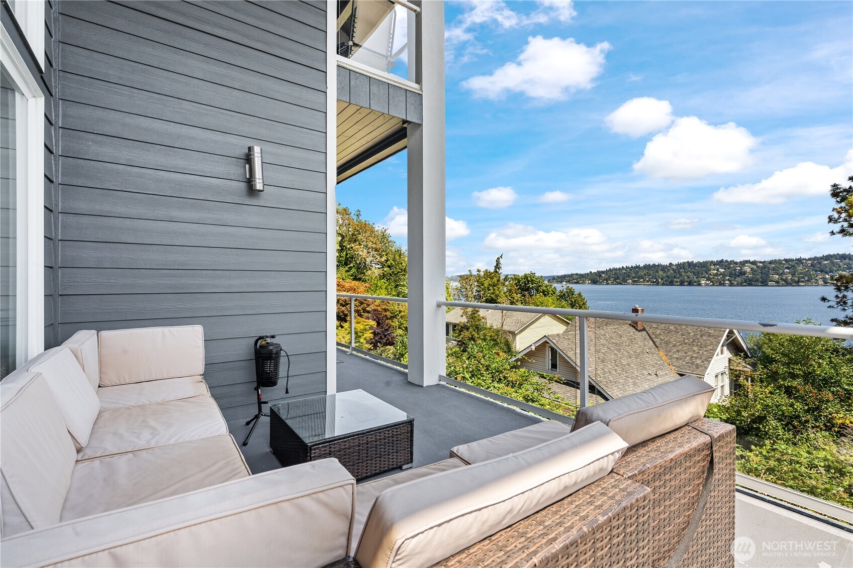 9844 Arrowsmith Avenue South Seattle, WA 98118 - Photo 6 of 38