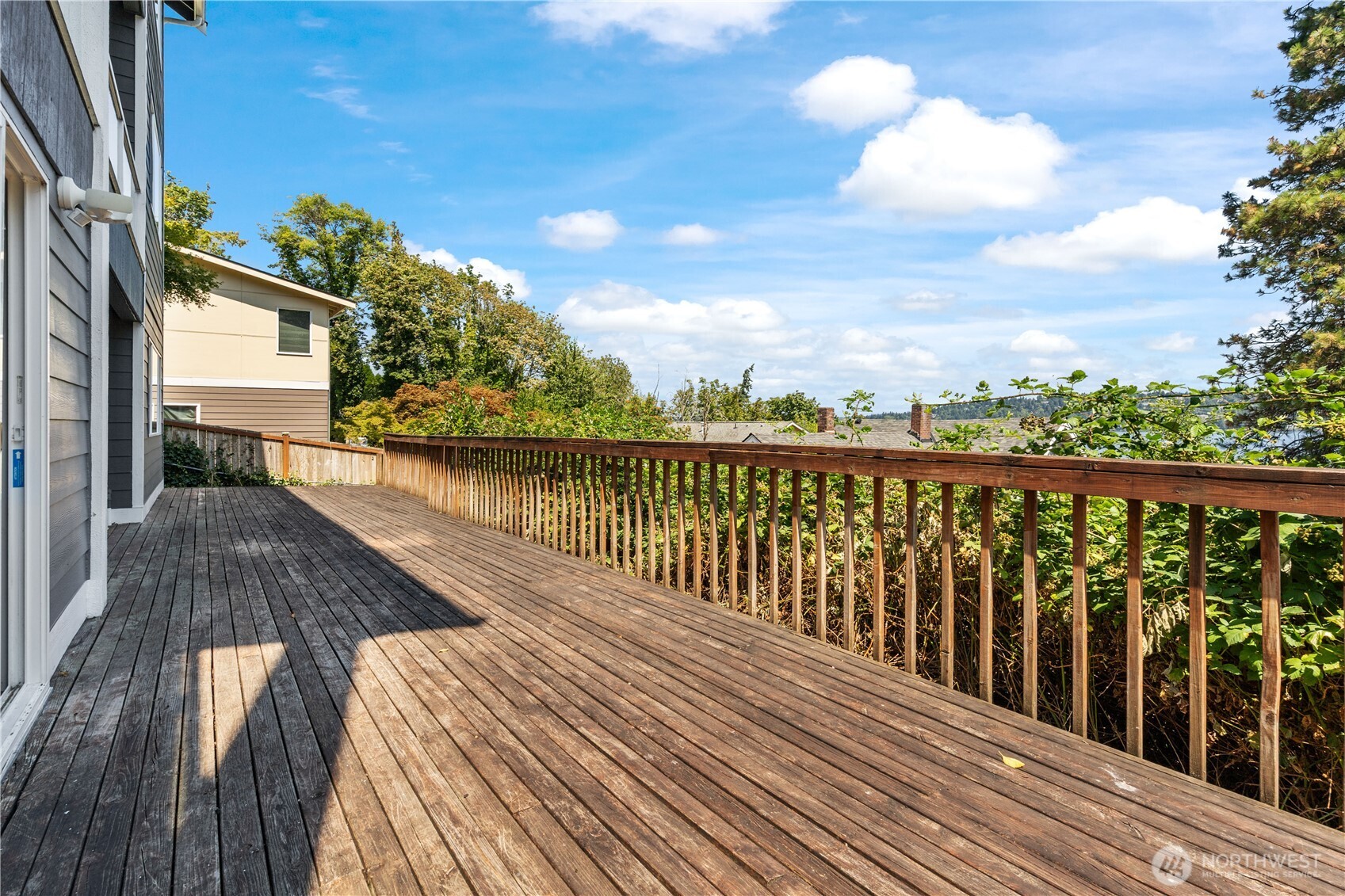 9844 Arrowsmith Avenue South Seattle, WA 98118 - Photo 9 of 38