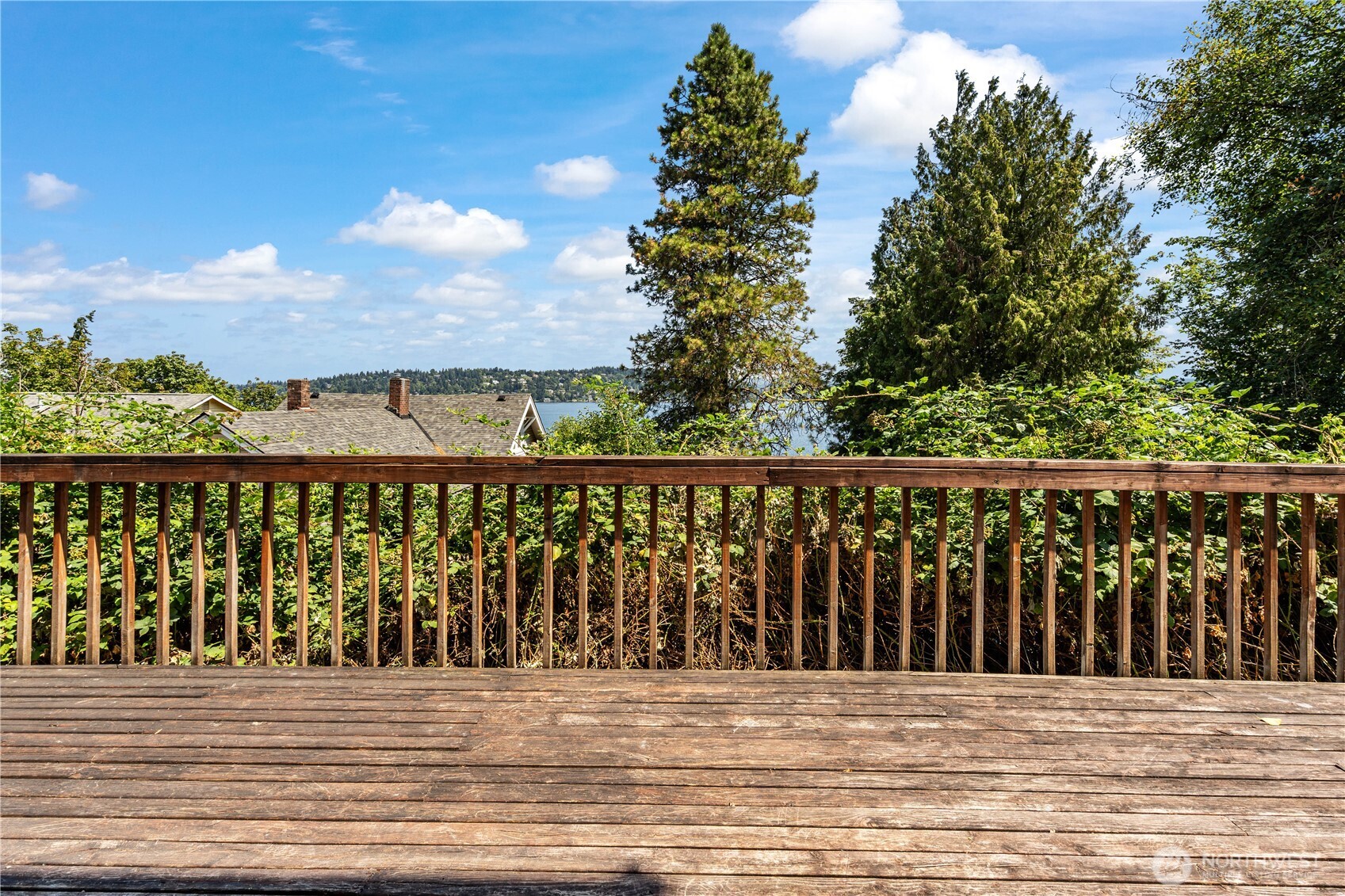 9844 Arrowsmith Avenue South Seattle, WA 98118 - Photo 10 of 38