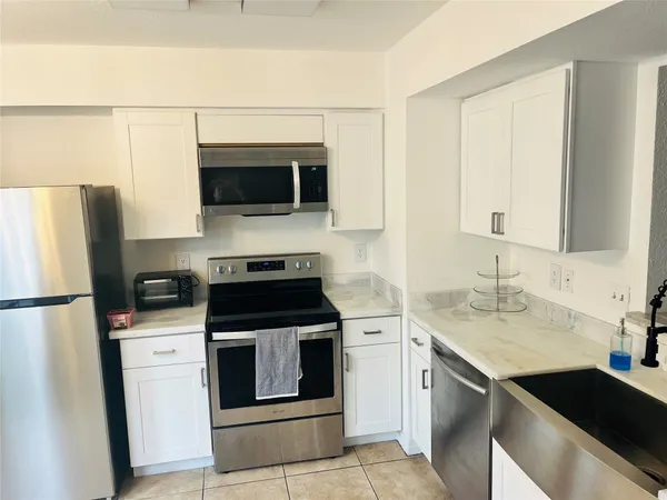 $1,850 | 2011 Spenwick Drive, Unit 425, Houston, TX 77055