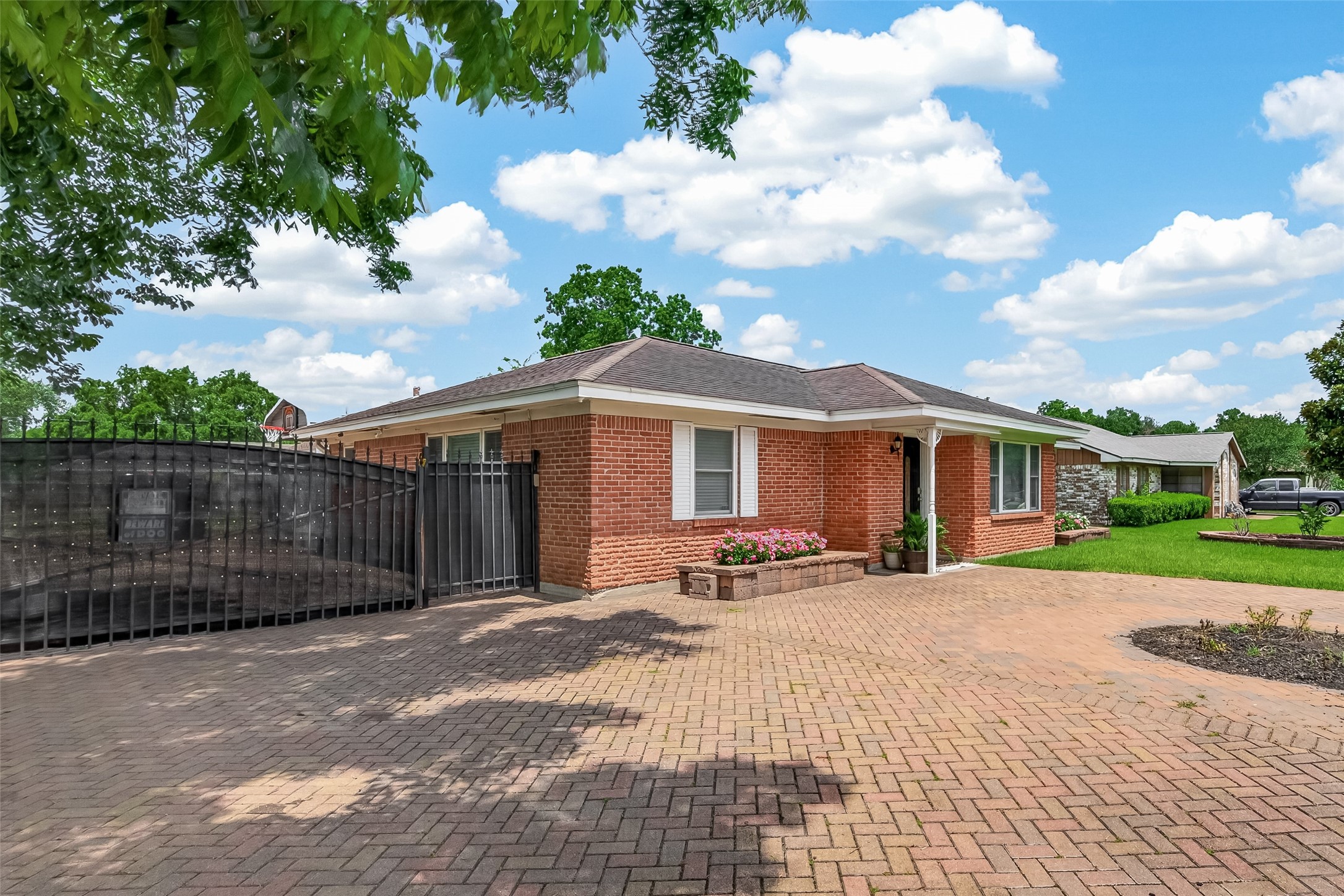 207 Eldridge Road Sugar Land, TX 77478 - Photo 2 of 28
