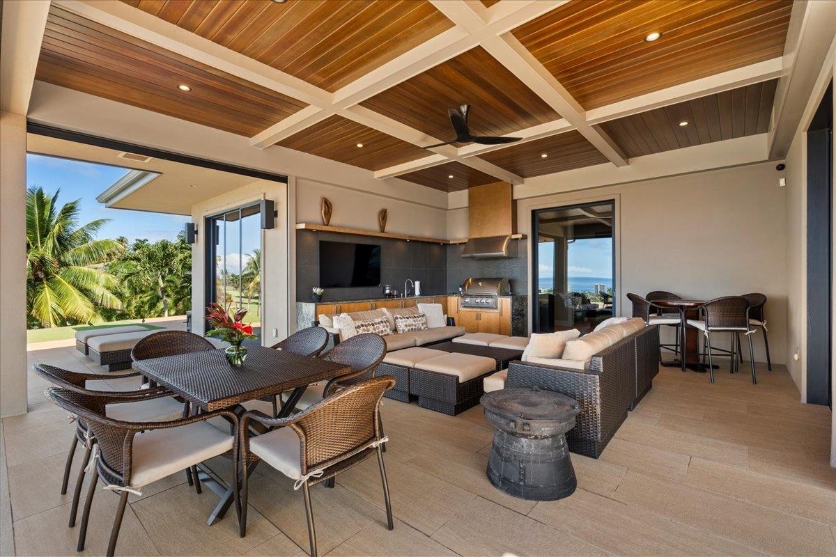 24 Anapuni Loop, Unit 2 Lahaina, HI 96761 - Photo 33 of 50 a living room with furniture and a large window