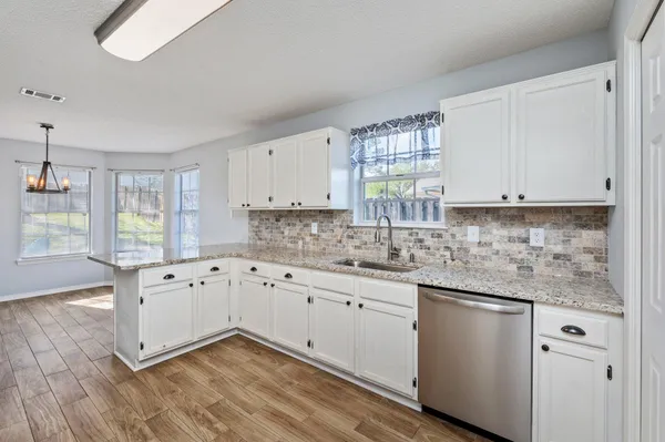 $1,950 | 121 Nicole Lane, Crestview, FL 32539