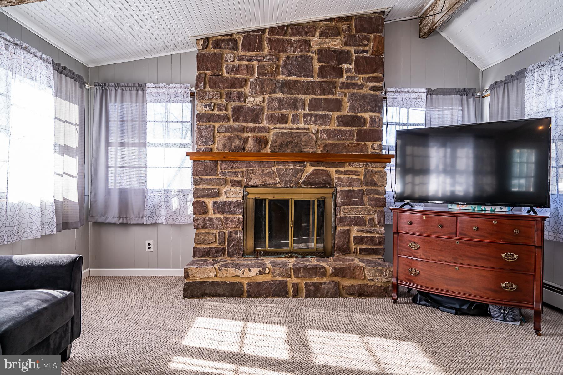 1833 Rickerts Road Perkasie, PA 18944 - Photo 5 of 32