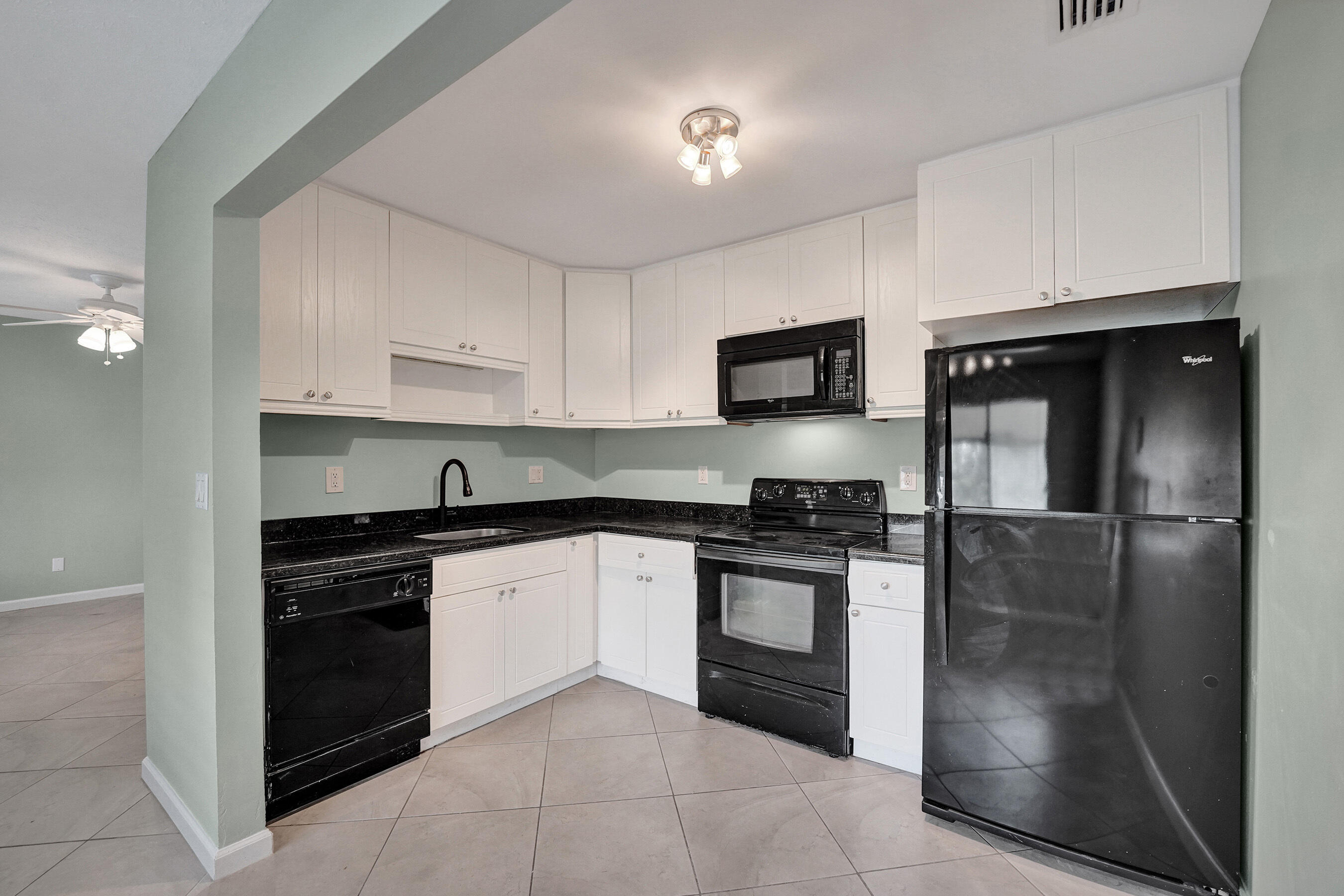 1250 Miami Road, Unit 11 Fort Lauderdale, FL 33316 - Photo 14 of 38 DSC08051