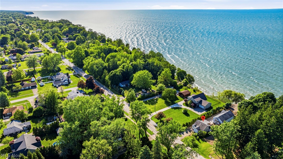 1050 Lake Road Conneaut, OH 44030 - Photo 4 of 39 Located on Lake Erie!