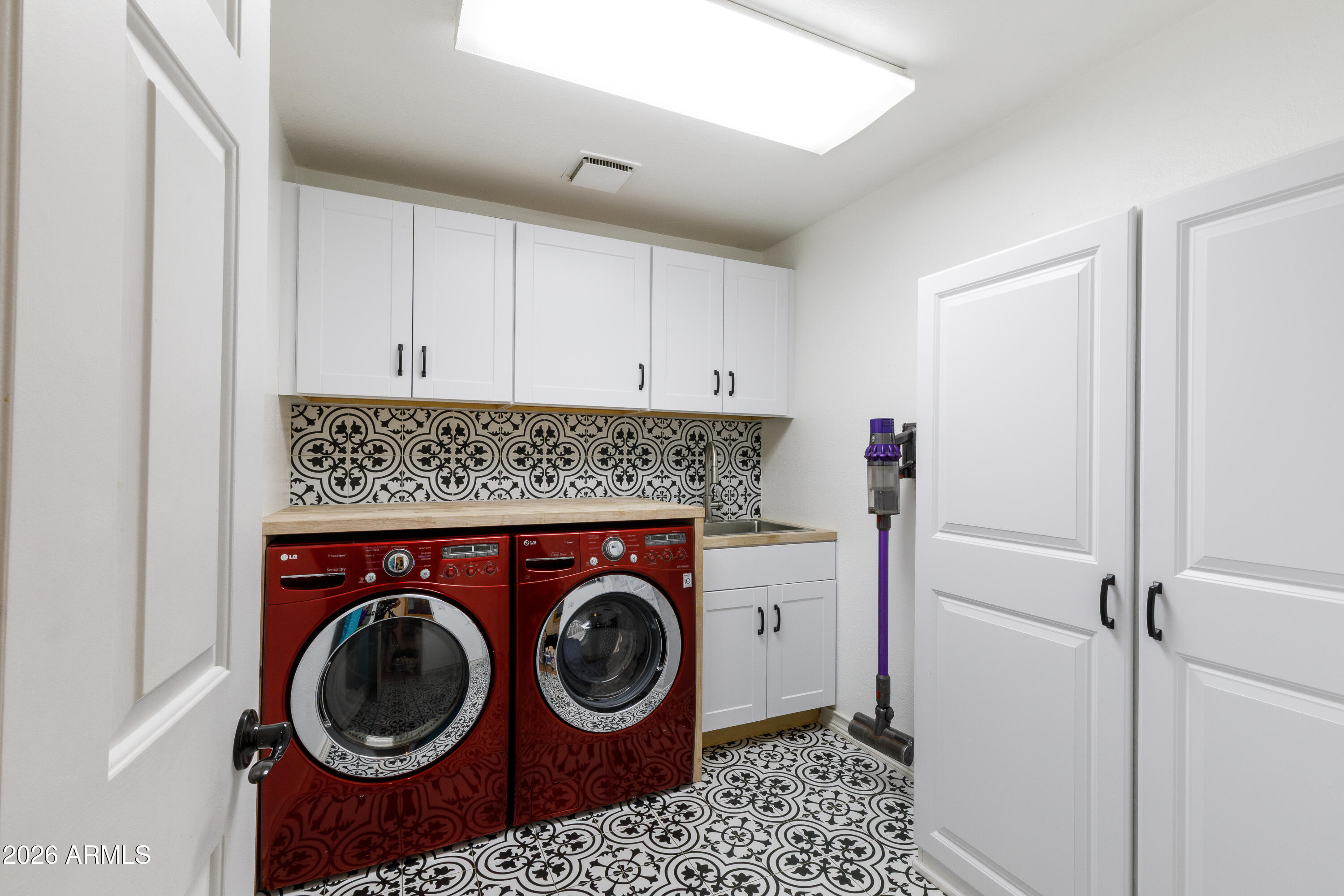 4833 North 38th Street Phoenix, AZ 85018 - Photo 43 of 64 4833 N 38th St-38